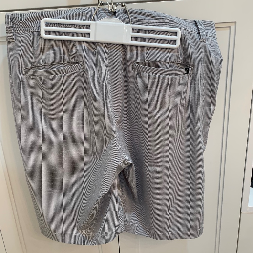 Travis Mathew Shorts size 34